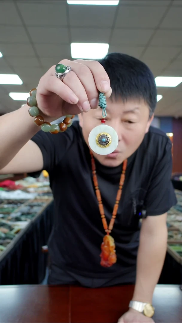 未镶嵌蛇纹石玉吊坠多样是发货随机发一