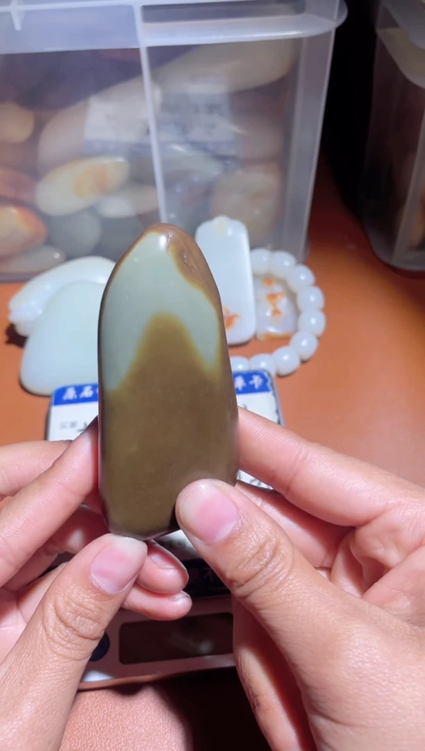 未镶嵌和田玉（糖玉）挂件原石