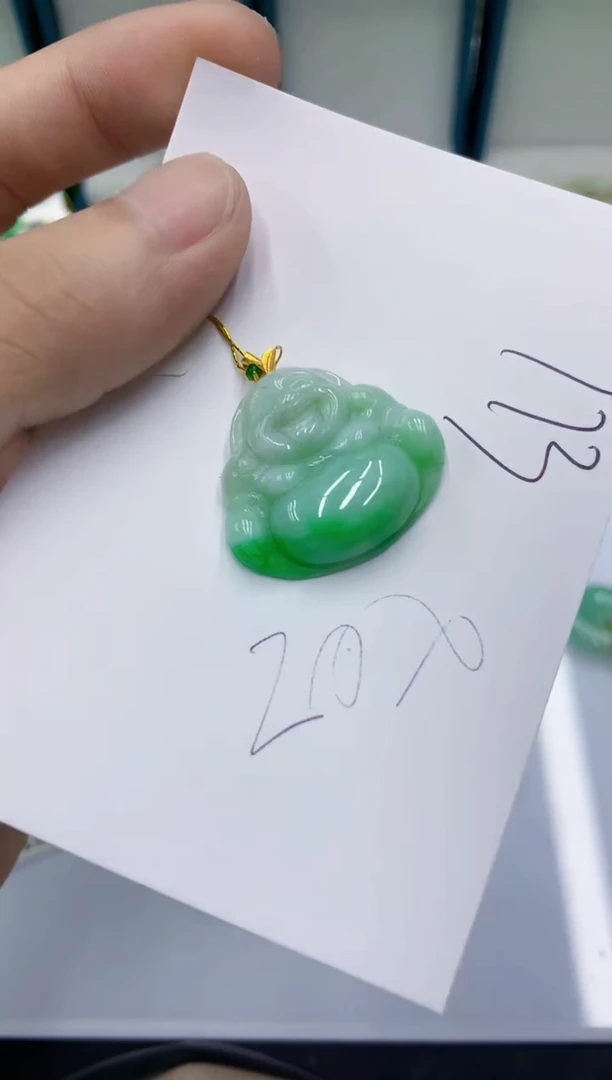 翡翠18K金镶嵌颈饰翡翠