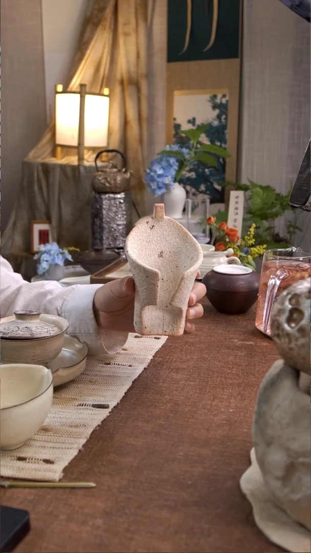 陶@@(微瑕)落苏拥抱烛台NB105