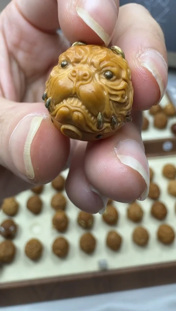吊坠猴头核桃重工满镶新狗王