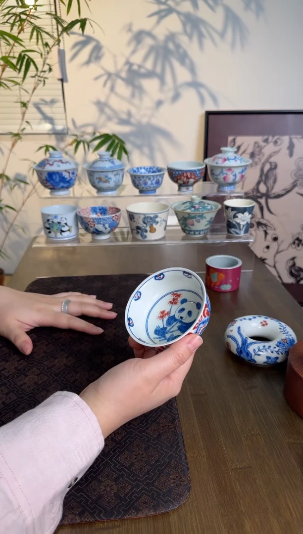 【闪购商品】雨溪山房 景德镇手绘 敦煌纹熊猫主人杯