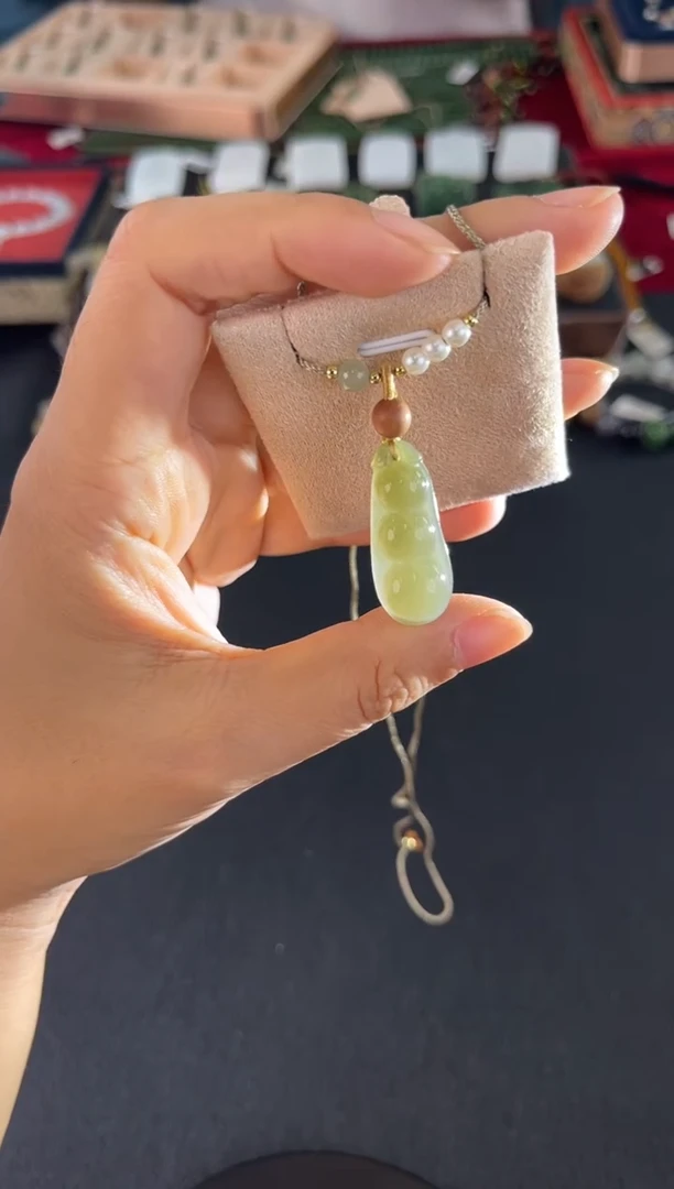 和田玉未镶嵌颈饰吊坠