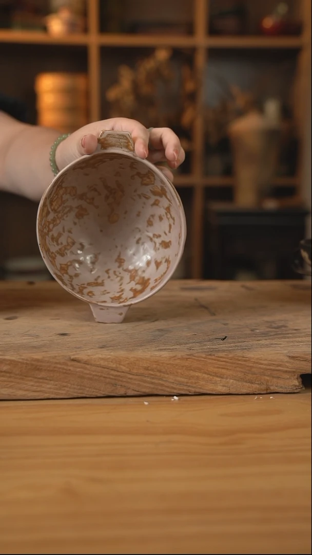 粉棕色的6英寸双耳垂纹深碗