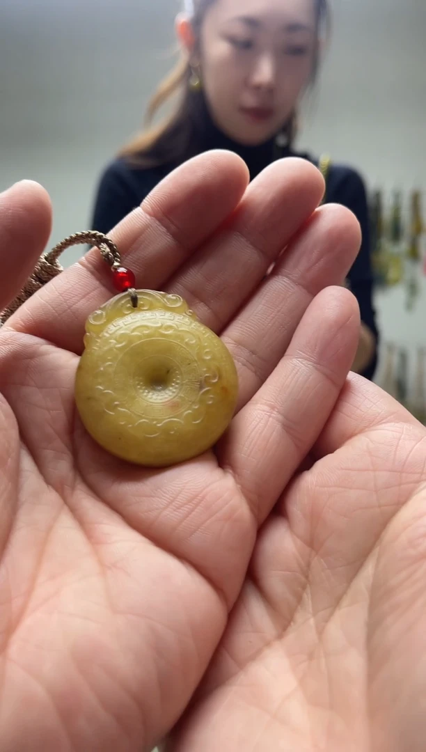 未镶嵌岫玉颈饰`