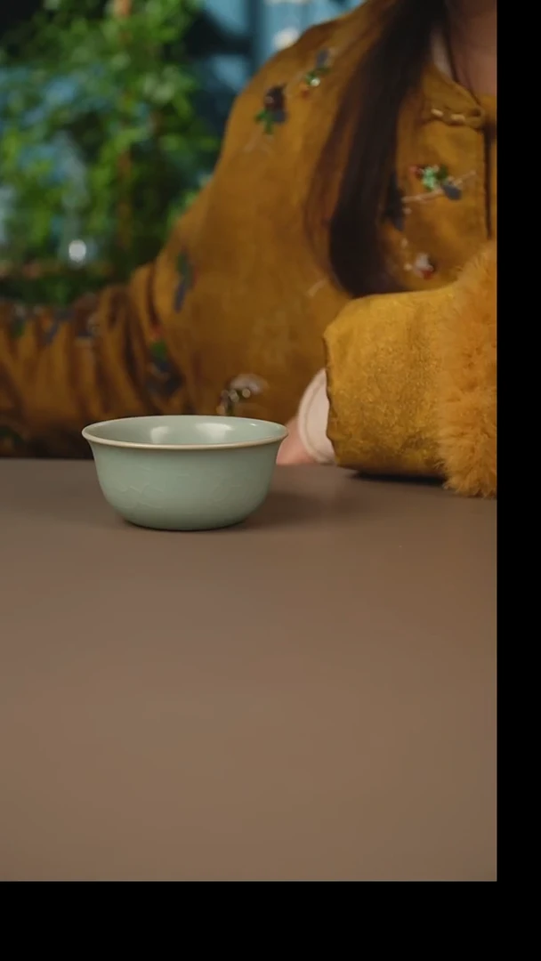 仿古天青鸡缸杯微暇