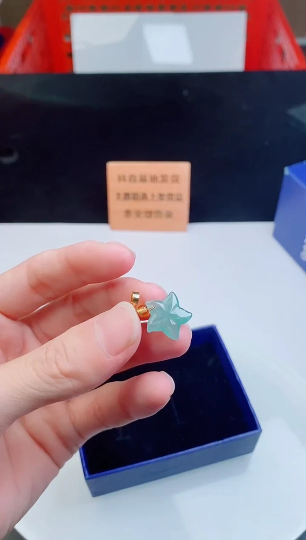 颈饰未镶嵌翡翠   ·