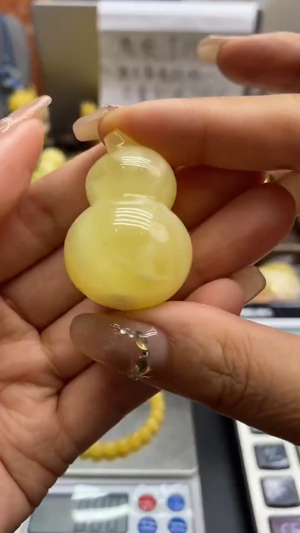 琥珀未镶嵌珠宝奇石75