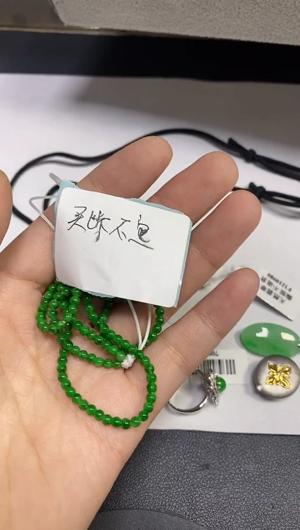 颈饰未镶嵌翡翠泡****?颈饰 未镶嵌 翡翠