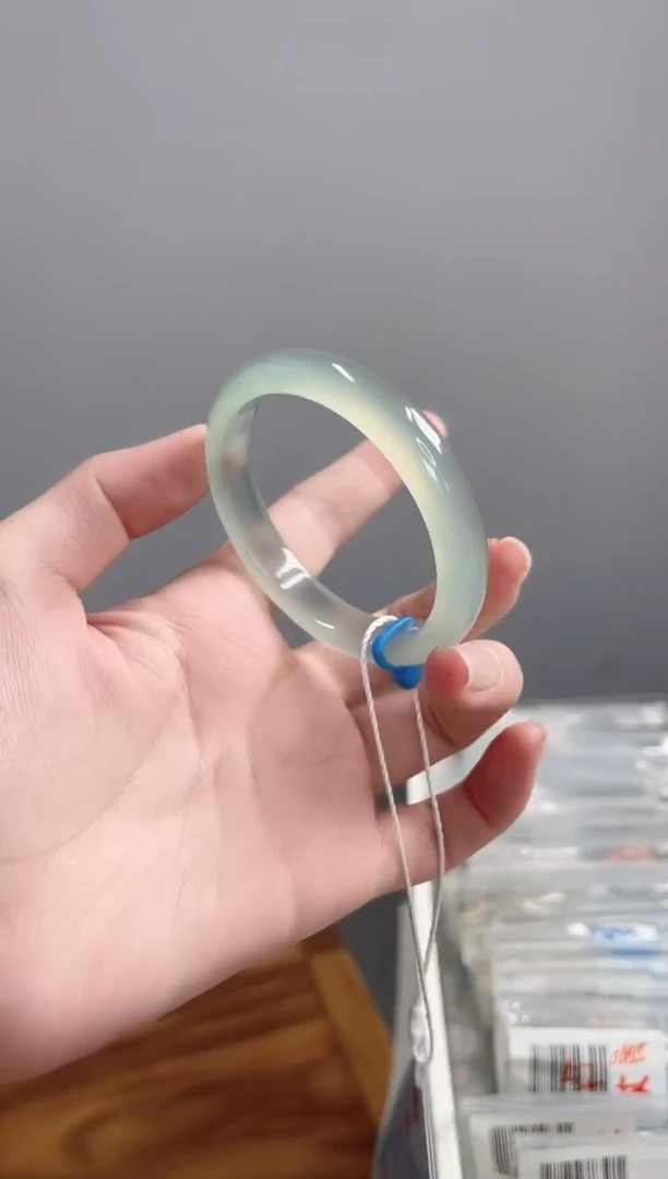 玛瑙/玉髓手镯未镶嵌52圈