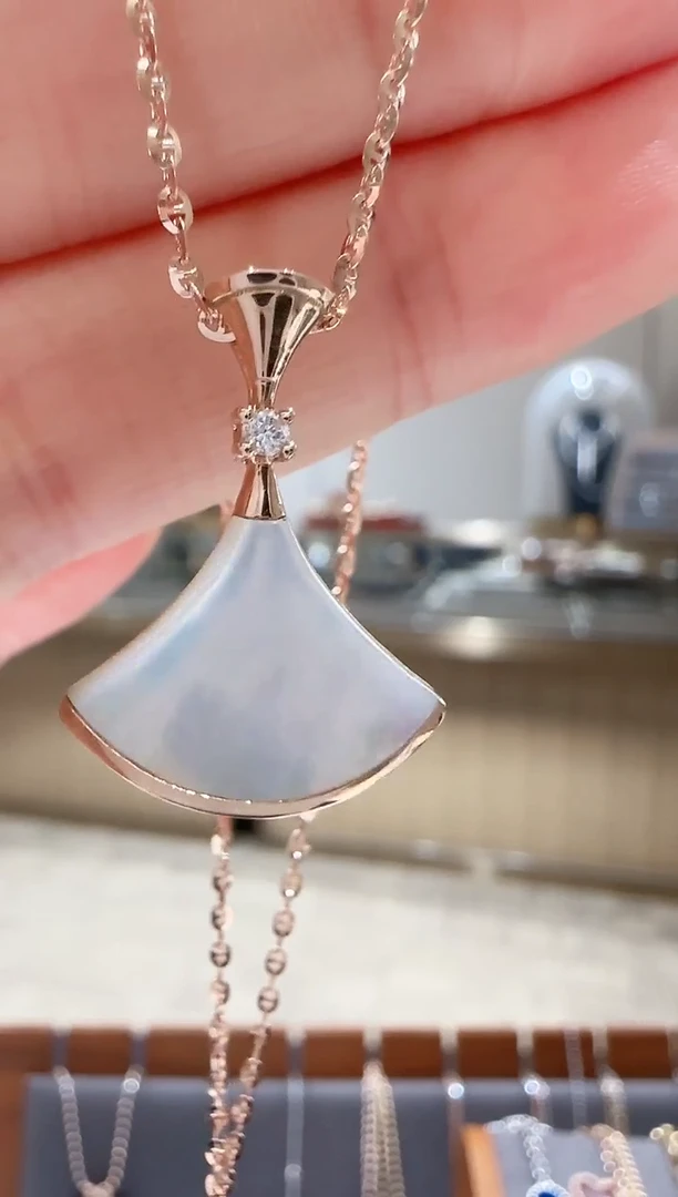 18K金镶嵌单吊坠钻石白裙吊坠不含链