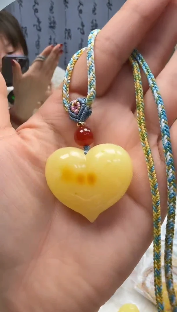 裸石琥珀未镶嵌如图