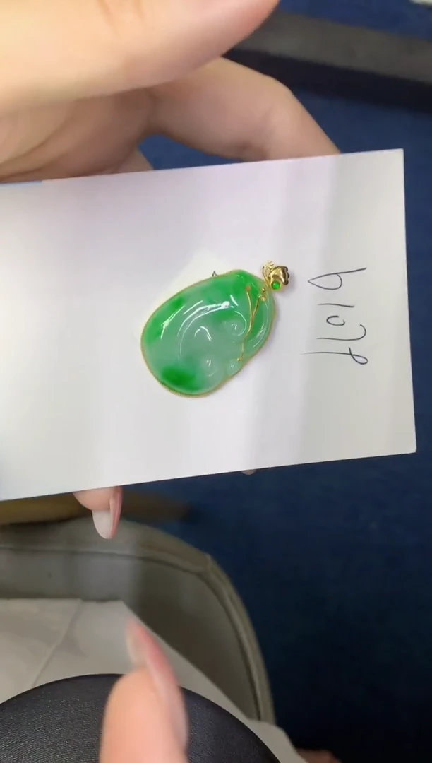 翡翠18K金镶嵌颈饰缅甸天然翡翠A货