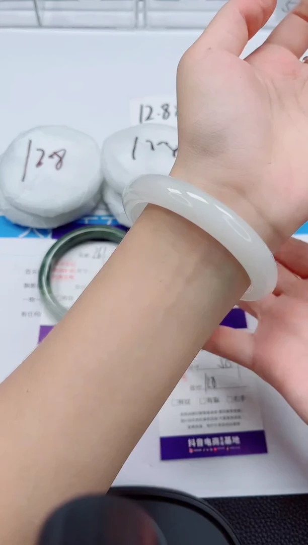 石英质玉手镯未镶嵌262-57/58