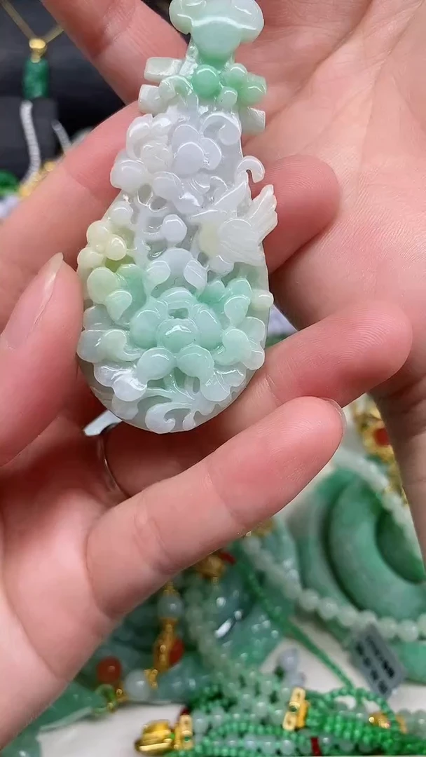 【闪购商品】翡翠吊坠(赠链)未镶嵌吊坠