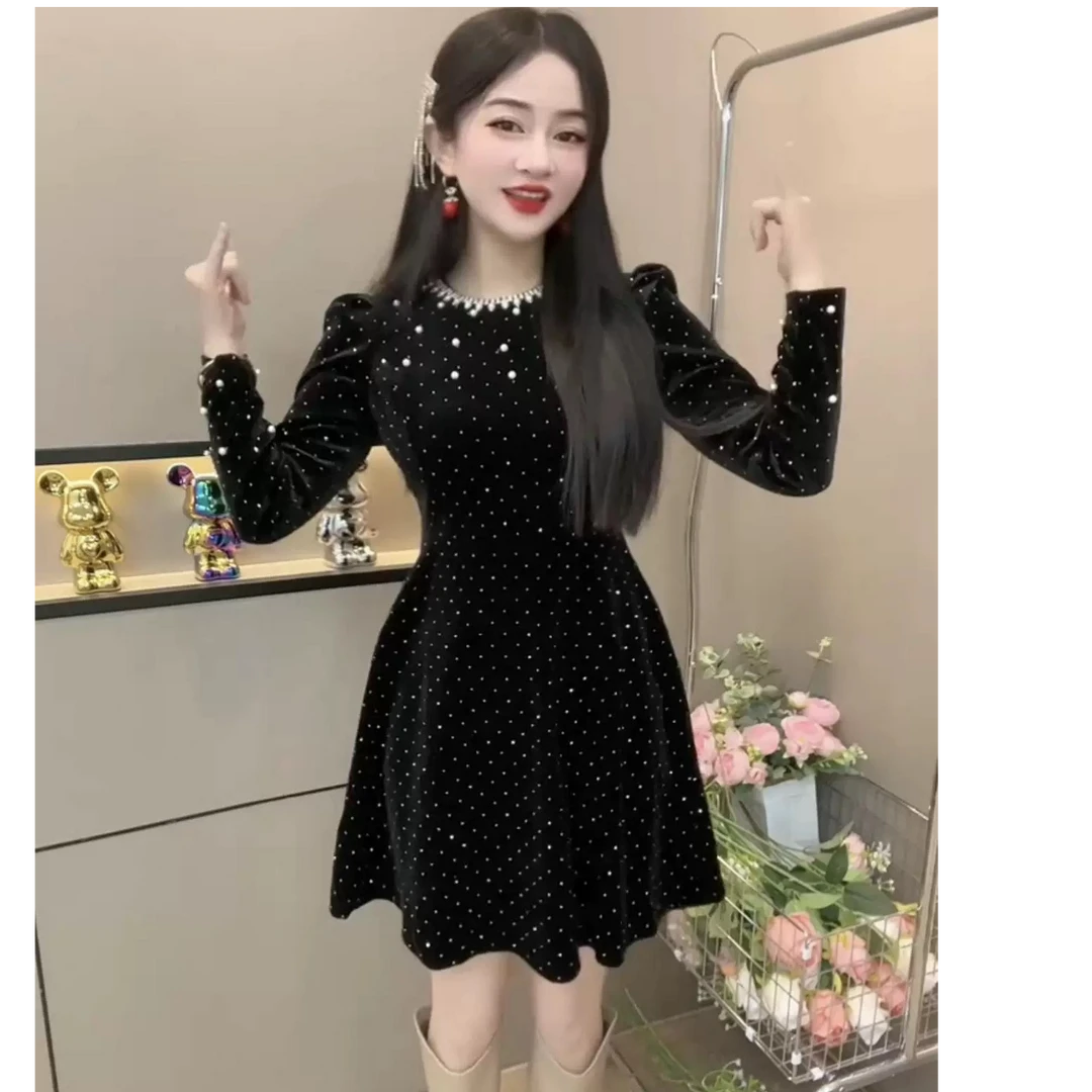 新款秋冬季欧洲站时尚气质赫本风修身显瘦丝绒连衣裙潮小黑裙名媛