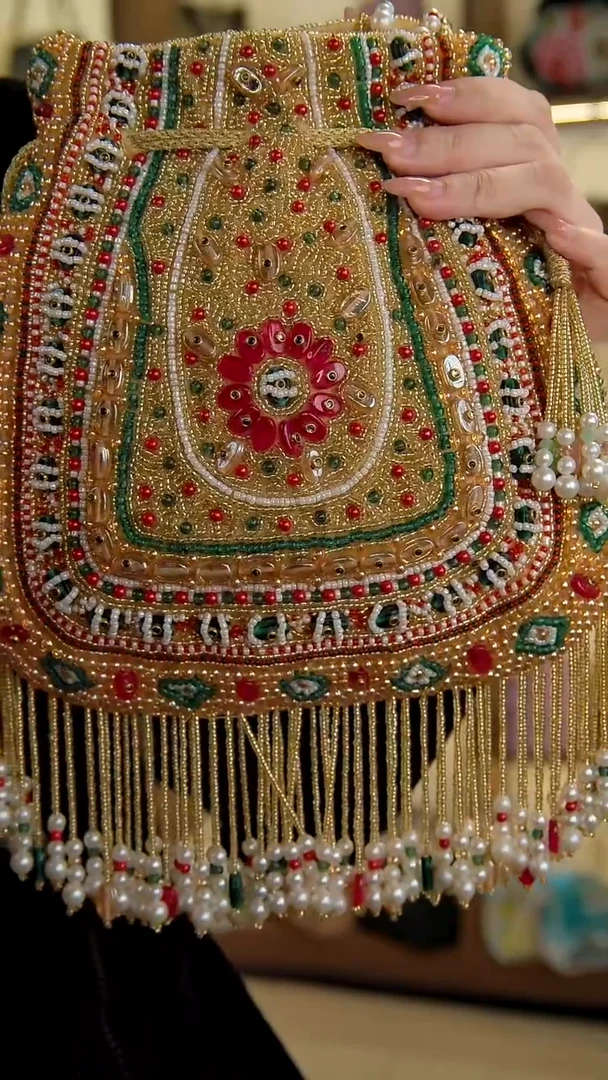 织物百格汇手工串珠包