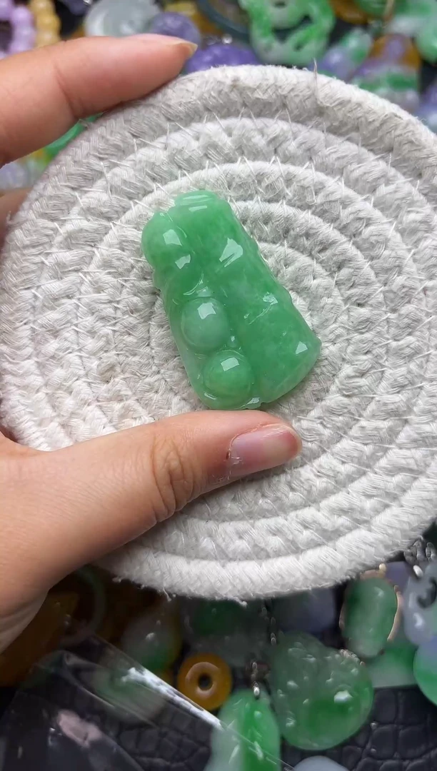 颈饰未镶嵌翡翠缅甸翡翠吊坠