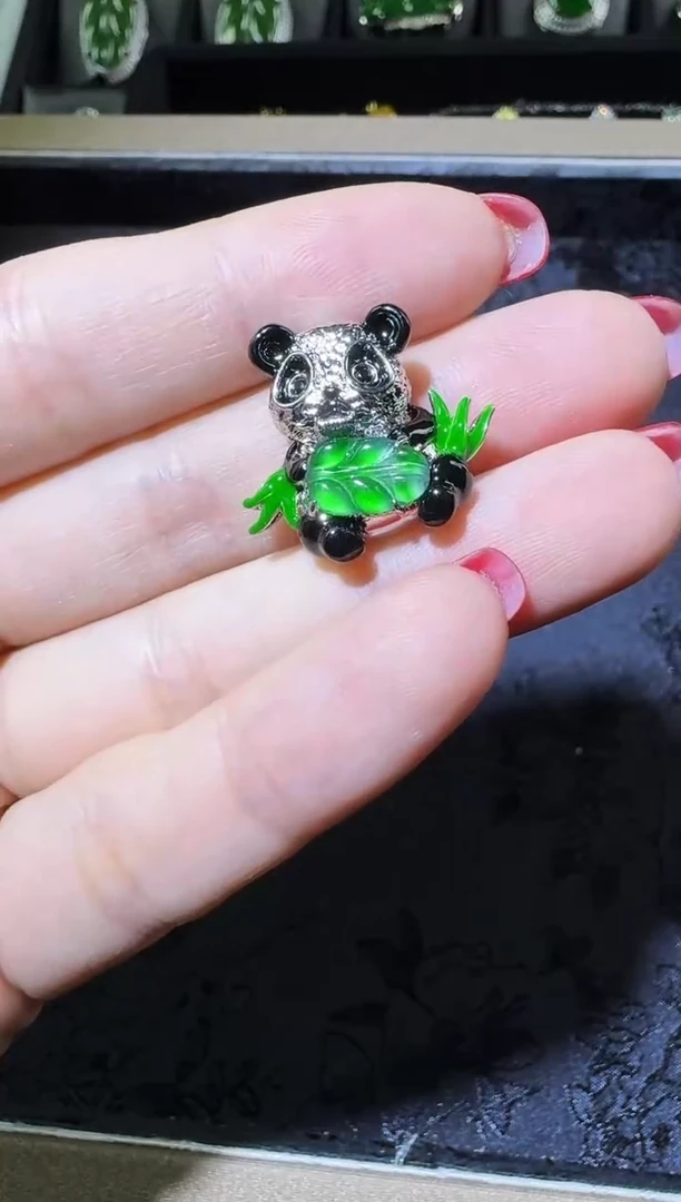 【闪购商品】翡翠吊坠(不含链)未镶嵌熊猫