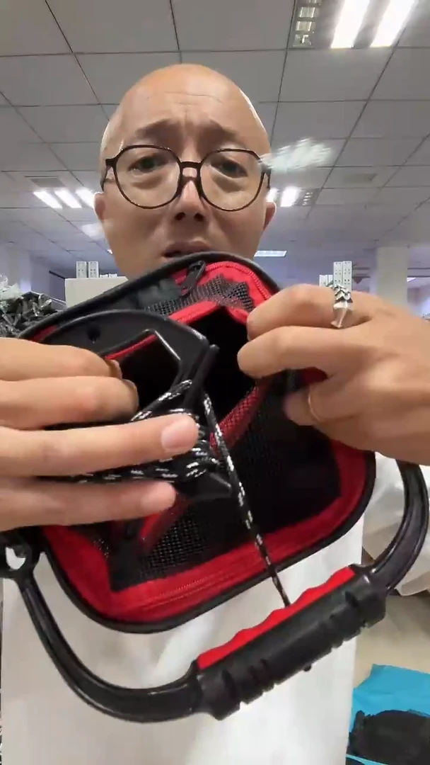 龙宝悍打水桶一个