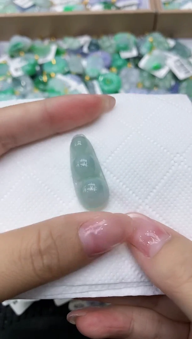 翡翠未镶嵌颈饰111111111