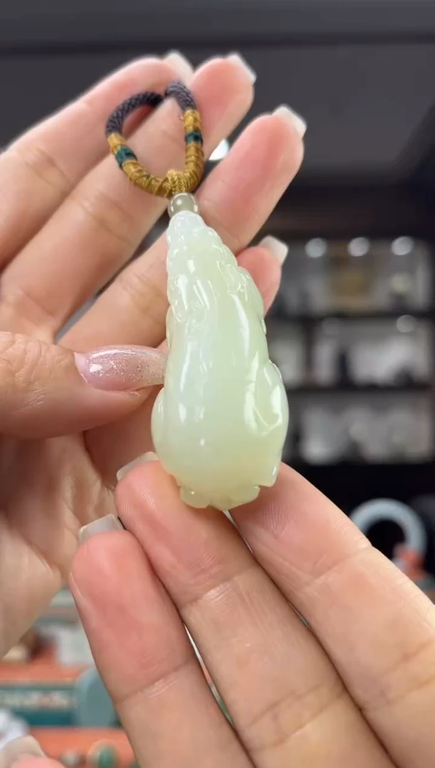 颈饰未镶嵌和田玉佩佩