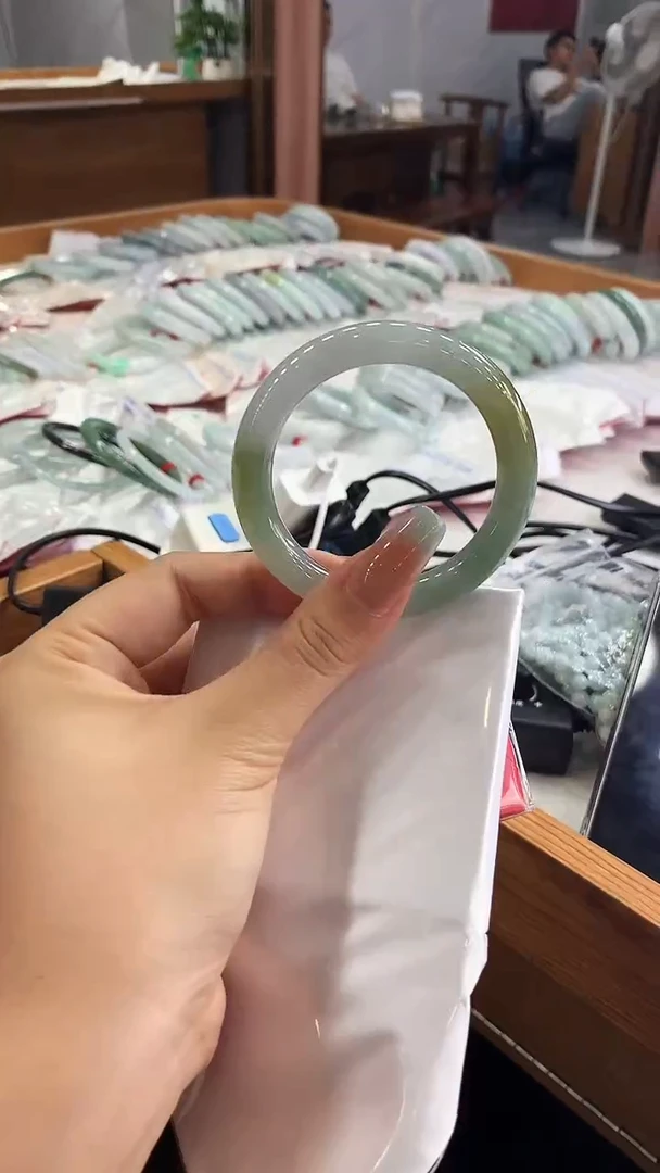 翡翠手镯未镶嵌515253 圆条 9