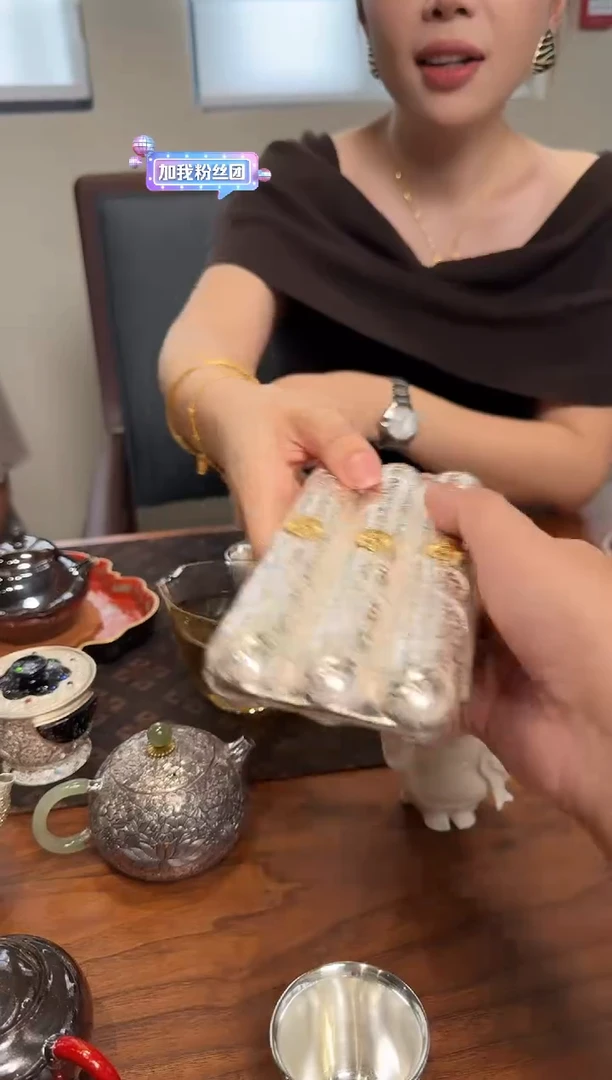 -?****豆'呆坐 缠枝莲纹 雪茄盒