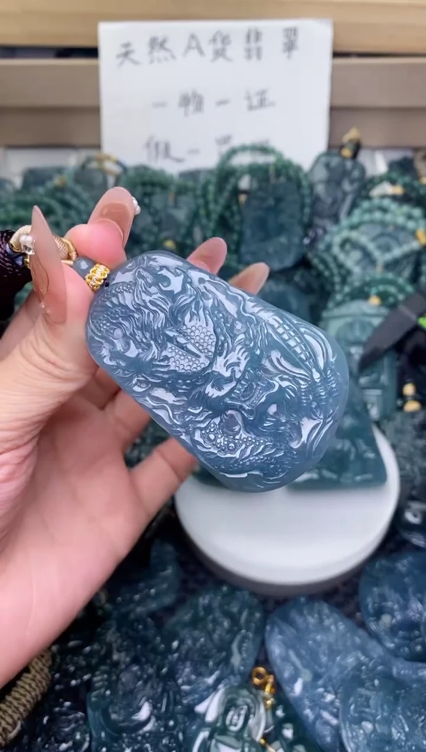 翡翠未镶嵌颈饰