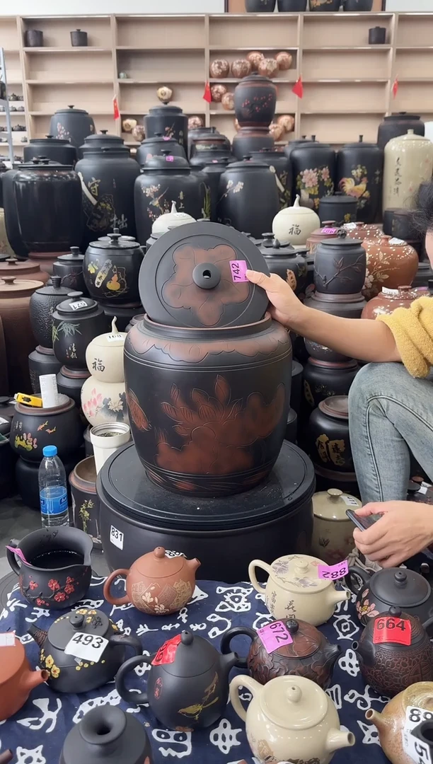 罐瑕疵水缸13升荷花   683