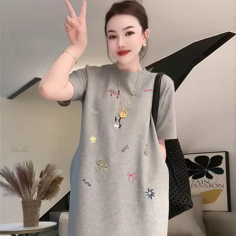 时尚刺绣连衣裙女宽松直筒显瘦夏装洋气大码中长款短袖t恤裙减龄