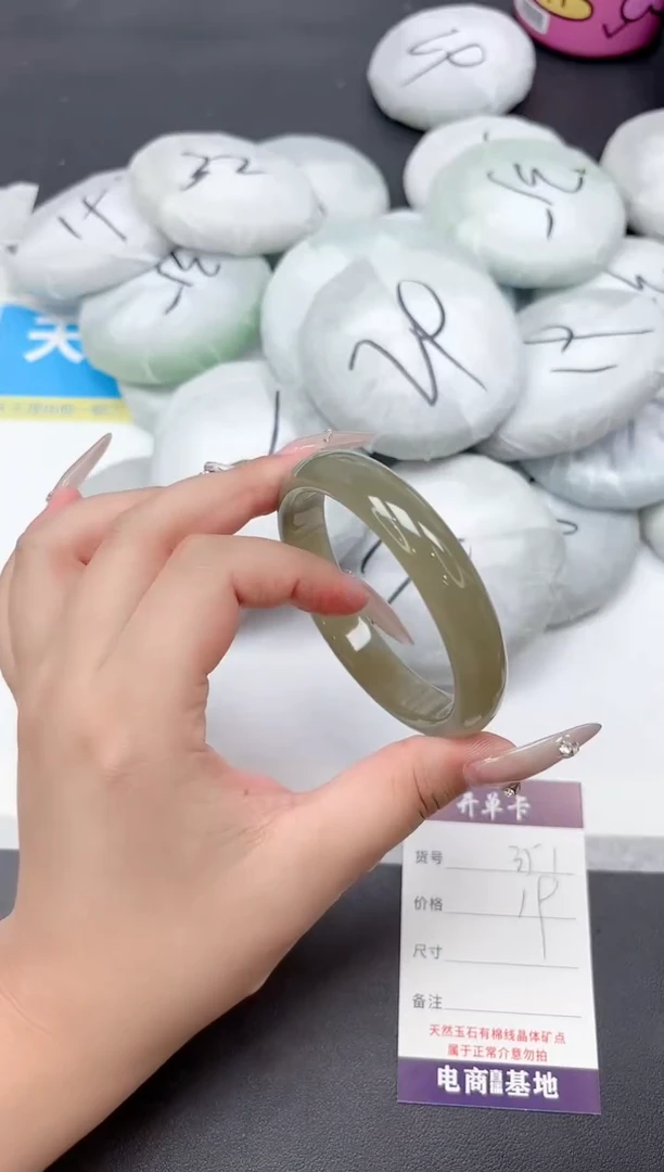 未镶嵌手镯石英质玉351-60.9