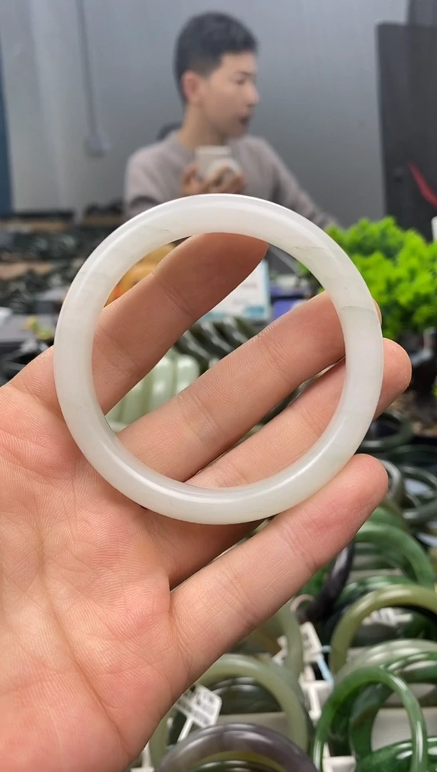 未镶嵌手镯透闪石质玉56.7