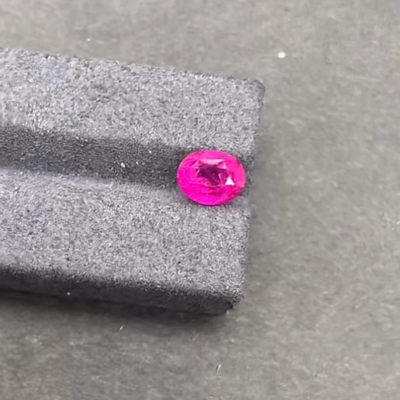 1.5克拉粉色蓝宝石裸石