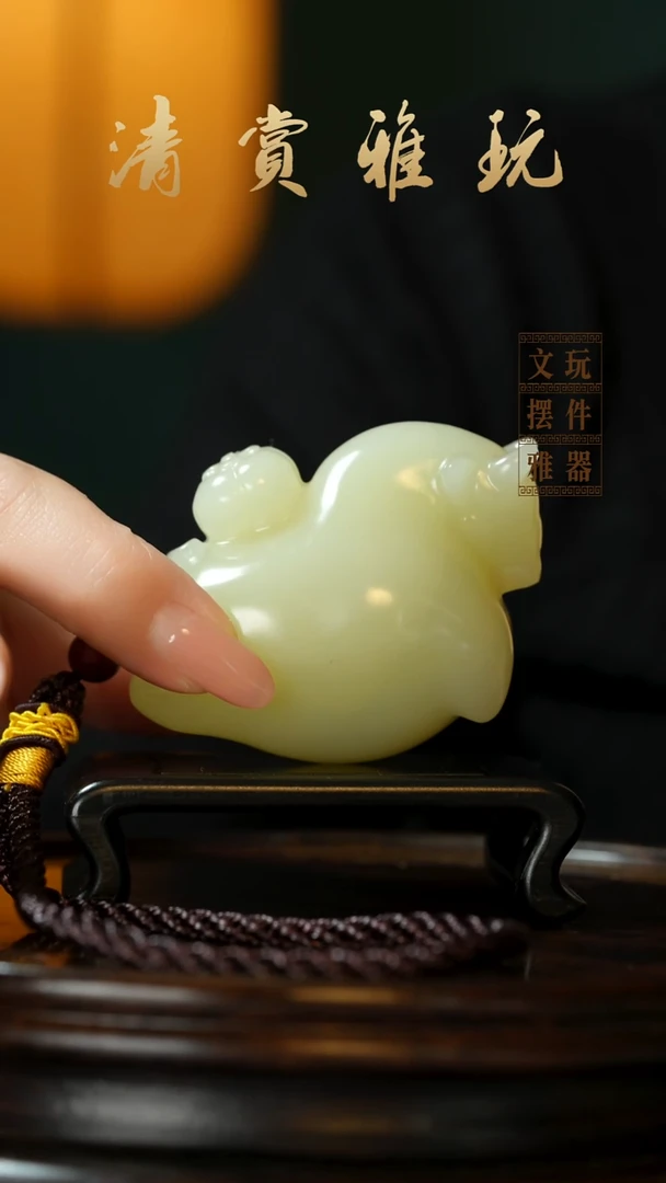 玉《牛柿在握》手把件摆件