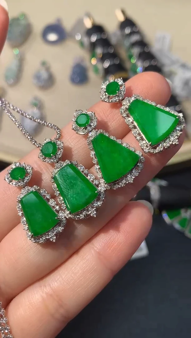 翡翠18K金镶嵌吊坠(不含链)A143 |  多样性发其一 |  3980