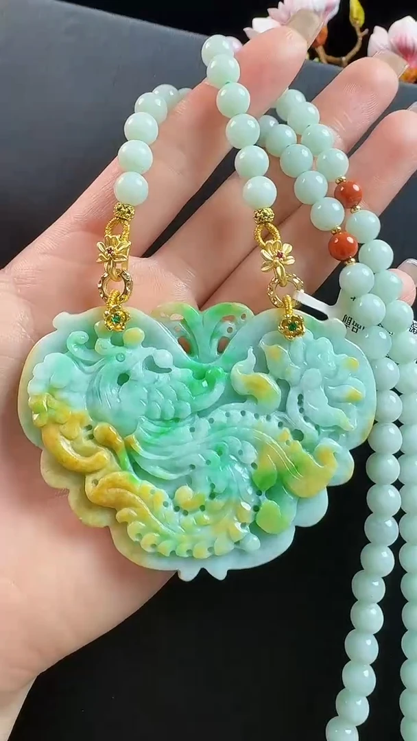 颈饰未镶嵌翡翠凤穿牡丹