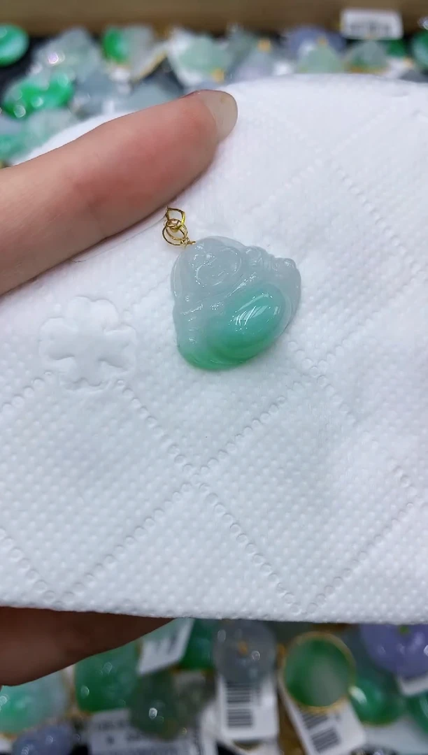 翡翠18K金镶嵌颈饰111111111111