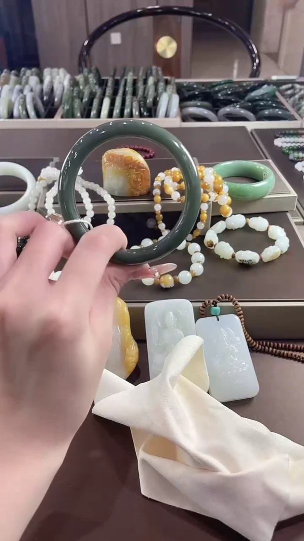 【闪购商品】和田玉手镯未镶嵌和田玉 手镯