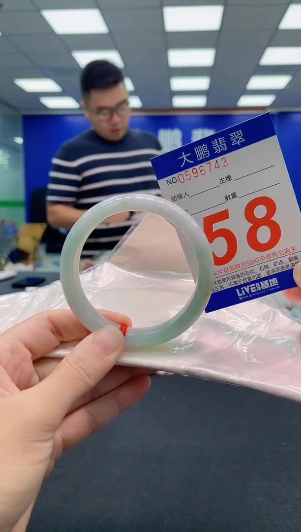 翡翠手镯未镶嵌AAAAAAAAA