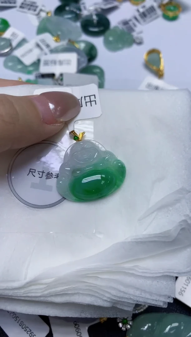 颈饰18K金镶嵌翡翠天然缅甸翡翠A货多样性发一件