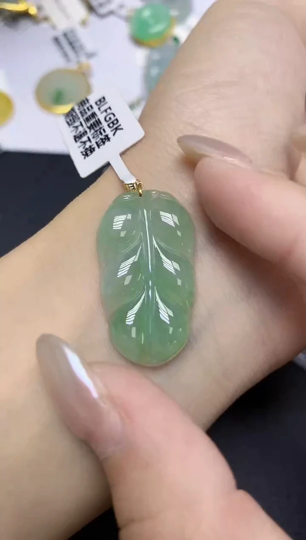 颈饰18K金镶嵌翡翠天然缅甸翡翠A货百元以上9元证书费自理