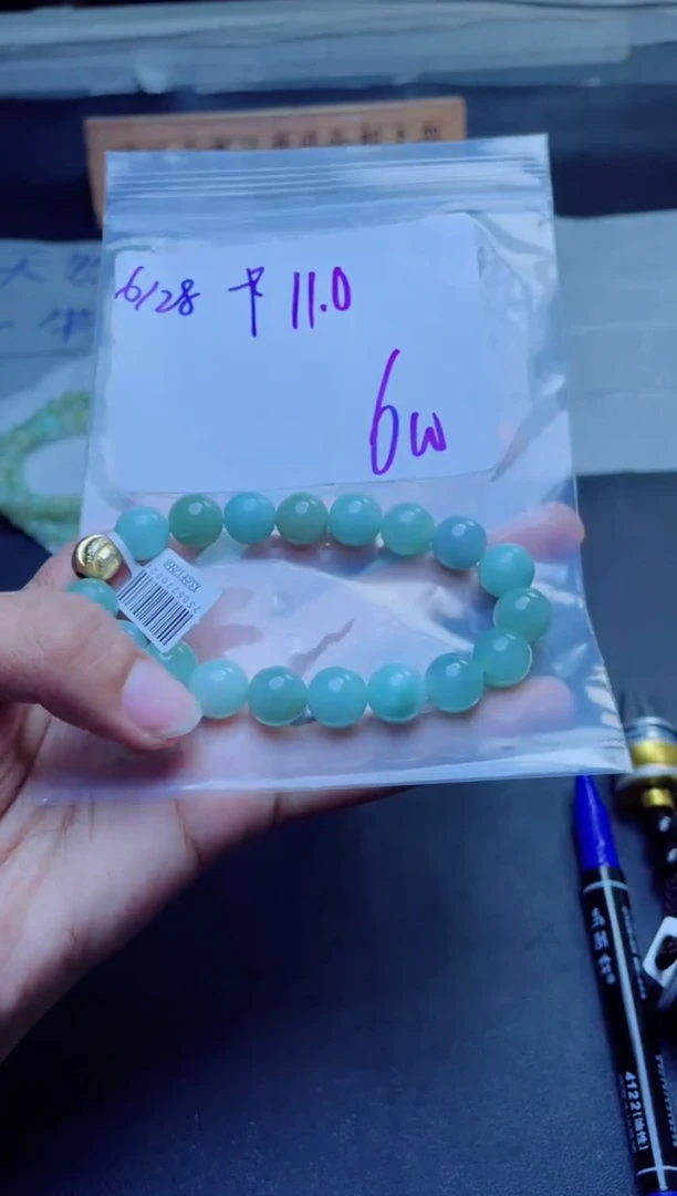 定制翡翠未镶嵌小**奶珠串