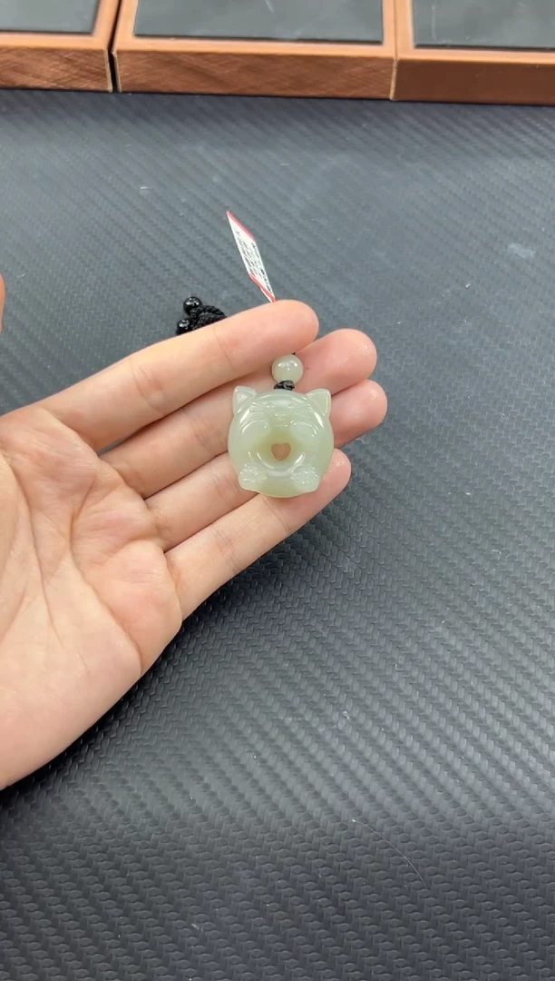 和田玉未镶嵌吊坠(赠链)且末微色差近矿吊坠