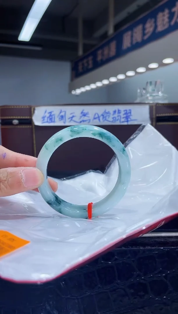 未镶嵌手镯翡翠18