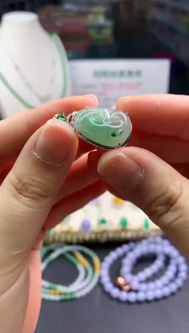 【闪购商品】翡翠颈饰18K金镶嵌翡翠如意|不退不换