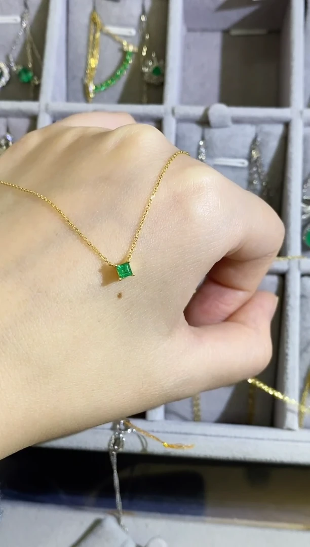 18K金镶嵌项链祖母绿221