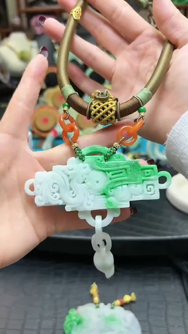 【闪购商品】翡翠颈饰未镶嵌仿古