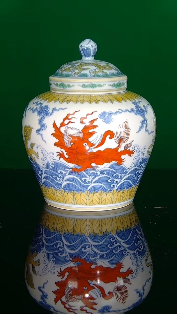 仿成化斗彩飞象纹天字罐