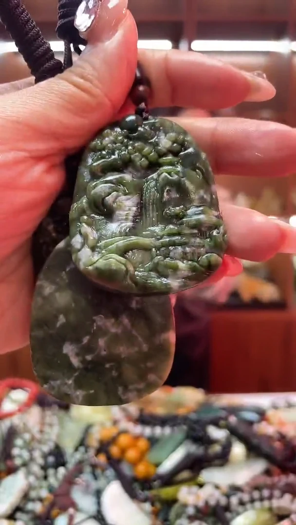 未镶嵌蛇纹石玉吊坠多样性发货发其中一件